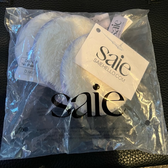 Reusable Makeup Rounds - Picture 2 of 2